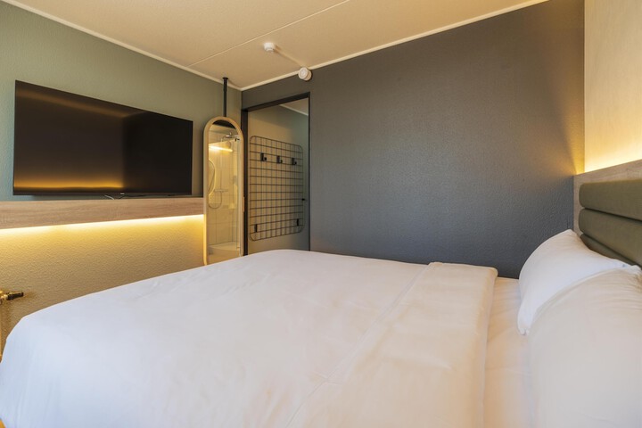 Room 7 of 46