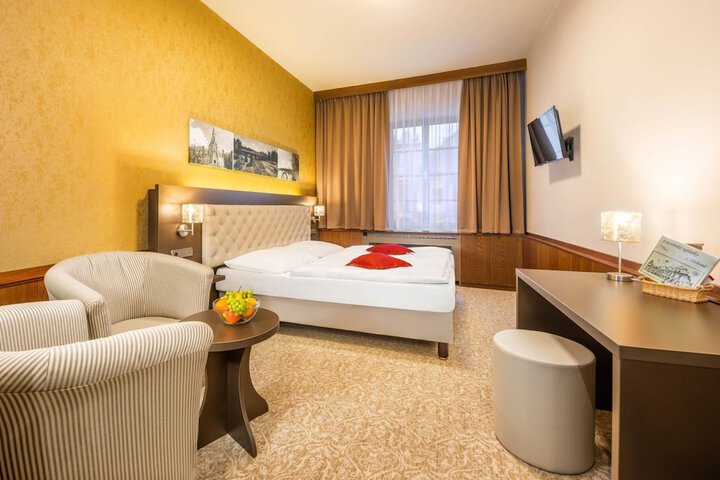 Room 11 of 41