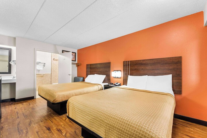 2 Double Beds (3 of 14)