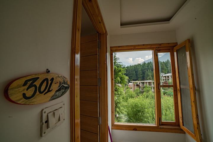 Room 2 of 80