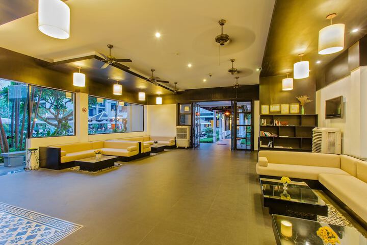 Entrance & Lobby