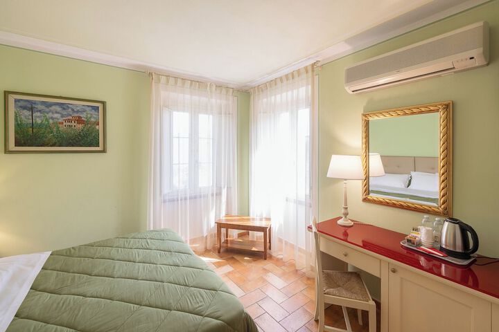 Room 12 of 98