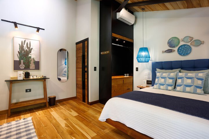 Room 4 of 81