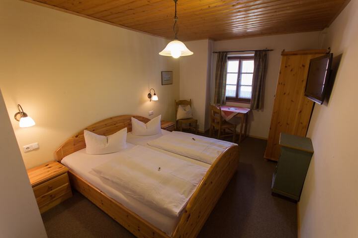 Room 4 of 34
