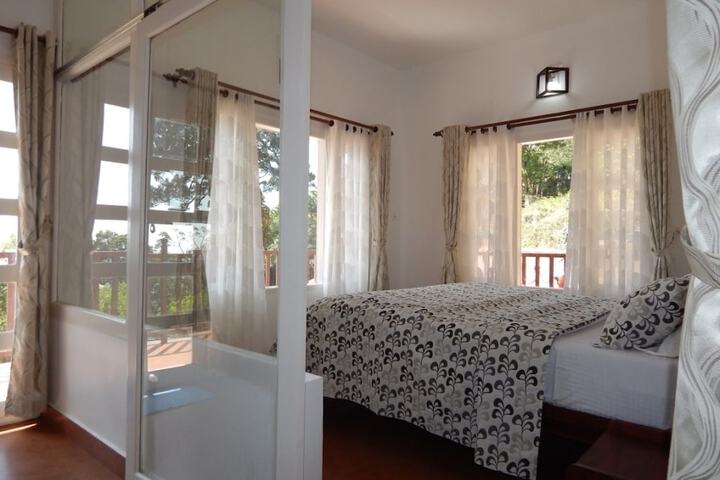 Room 2 of 17