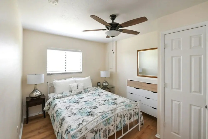 Room 5 of 16