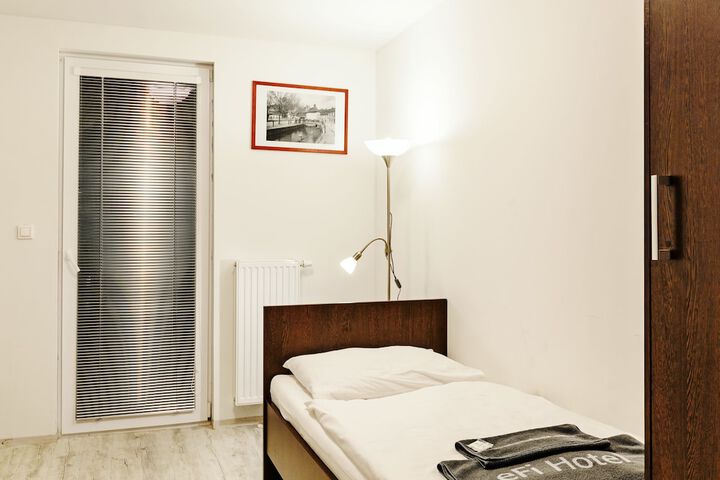 Room 8 of 71