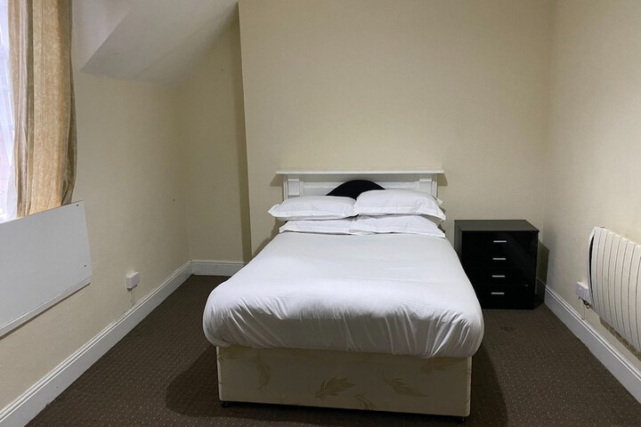 Room 2 of 18