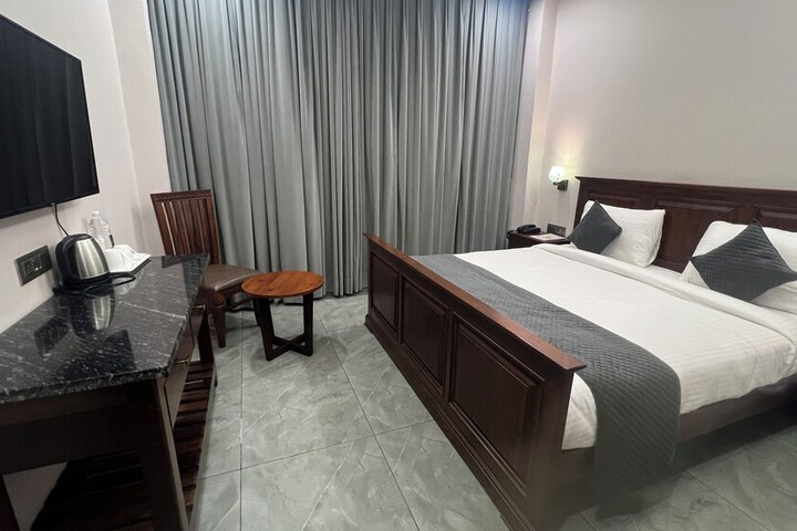 Room 25 of 38