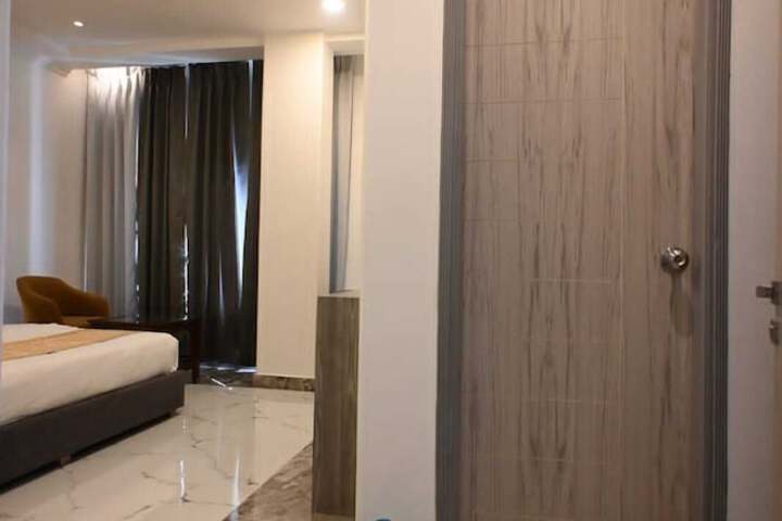 Room 12 of 62