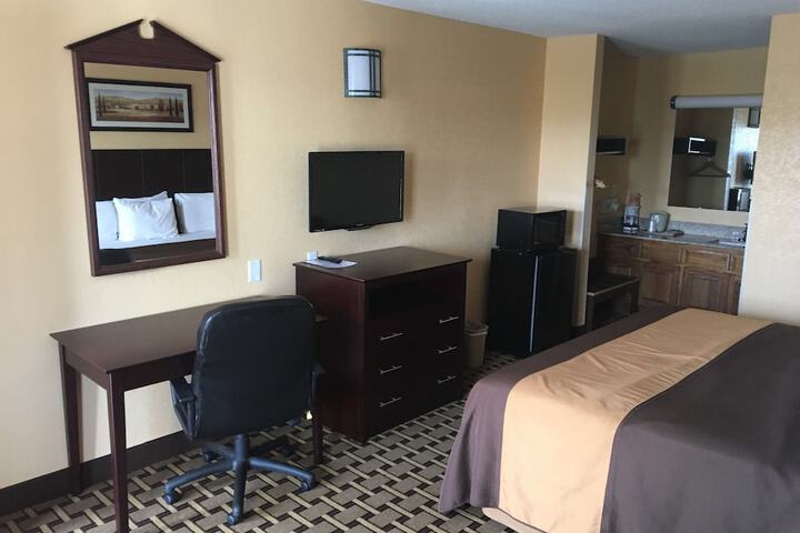 1 King Bed (2 of 8)