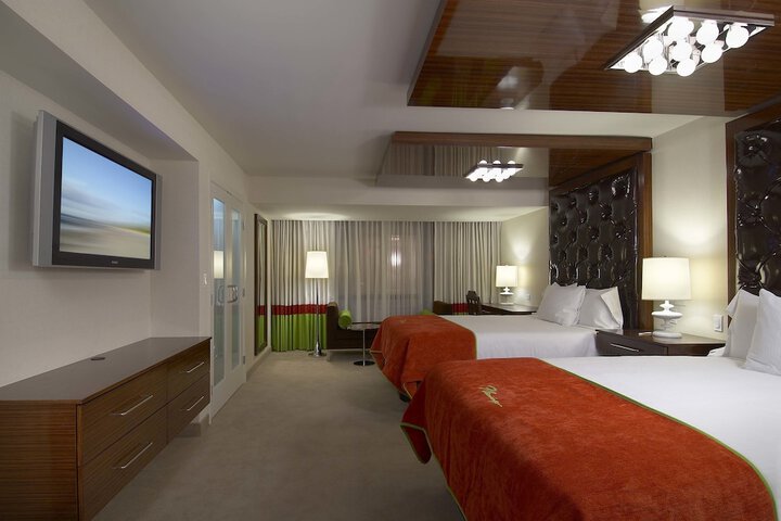 Room 15 of 144