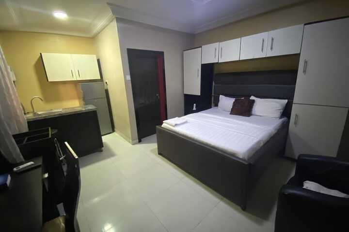 Room 11 of 31