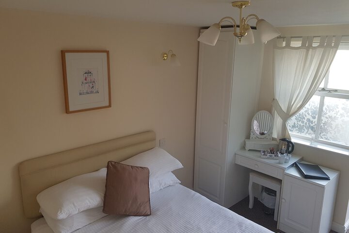 Room 11 of 11