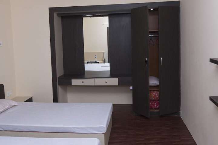 Room 7 of 15