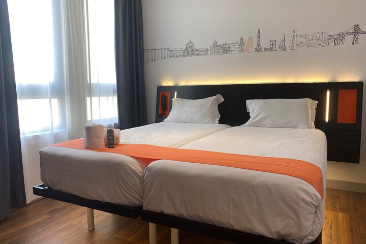 Room 9 of 40