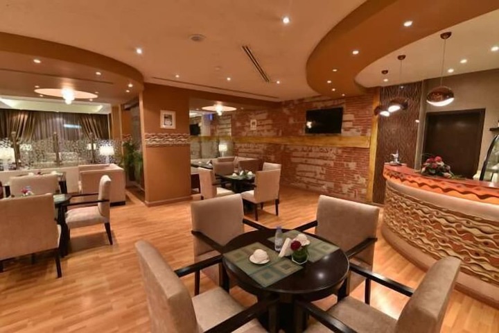 Entrance & Lobby