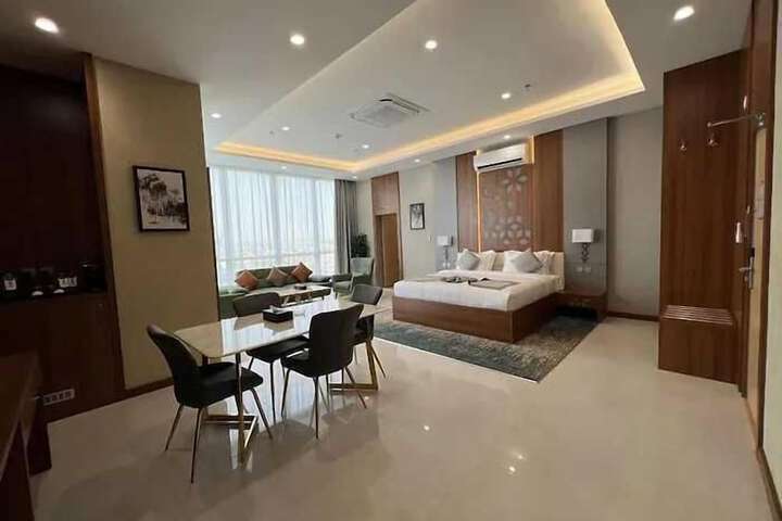 Room 21 of 38