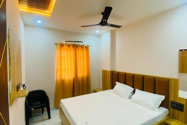 Gyanav Hotel and Restaurant
