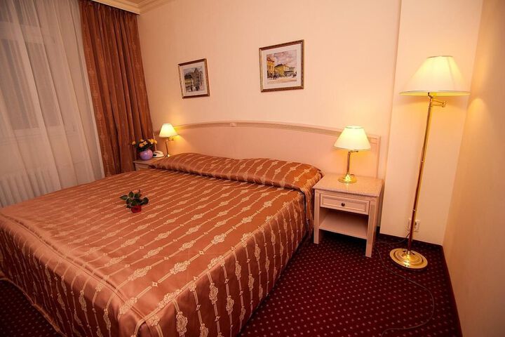 Room 21 of 77