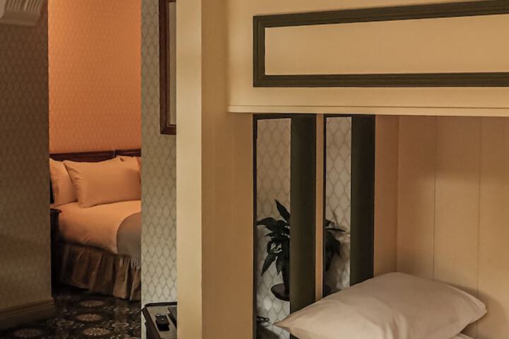 Room 21 of 103
