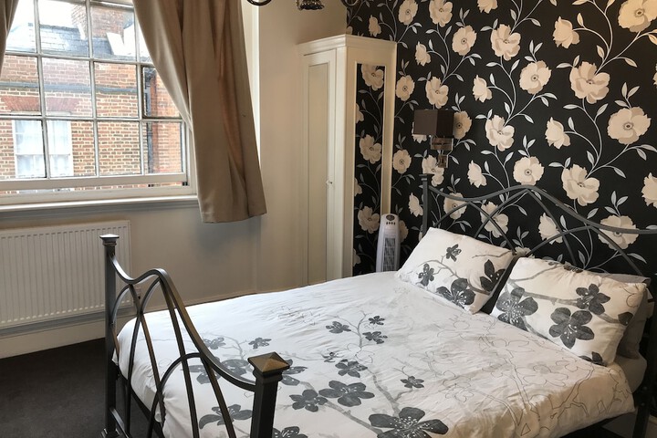 Room 5 of 38