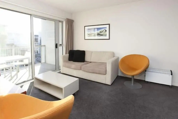 Room 4 of 6