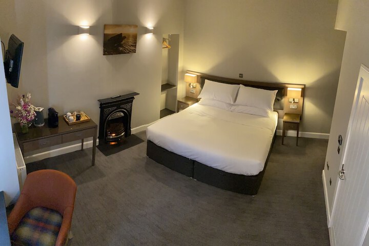 Room 2 of 43