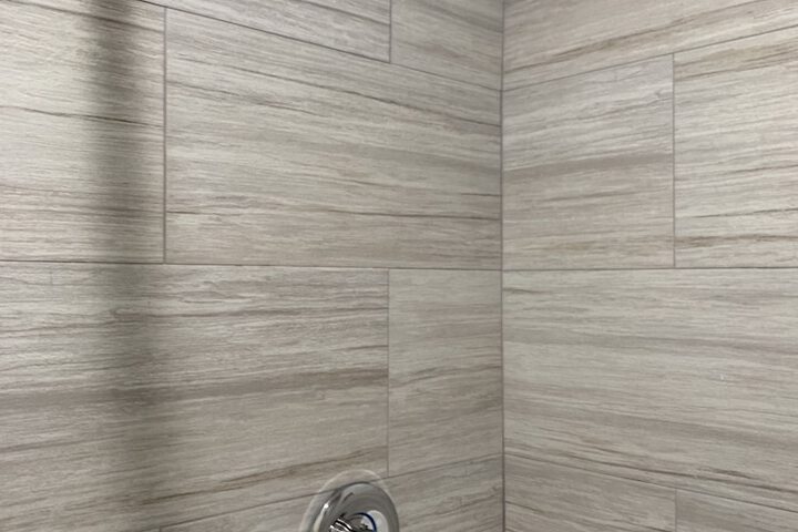 Deluxe Queen Bed (7 of 11)