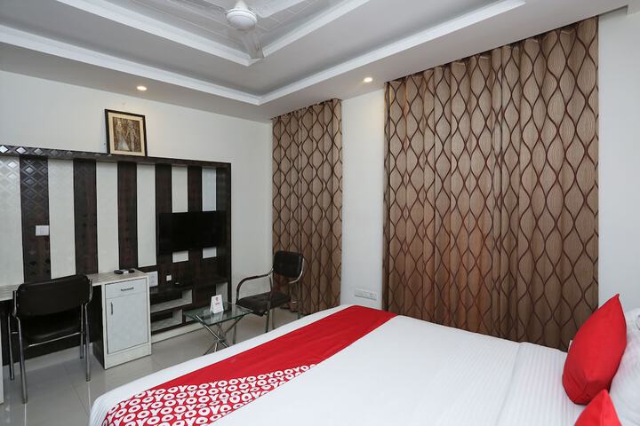 Room 11 of 25