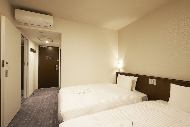Room 17 of 43