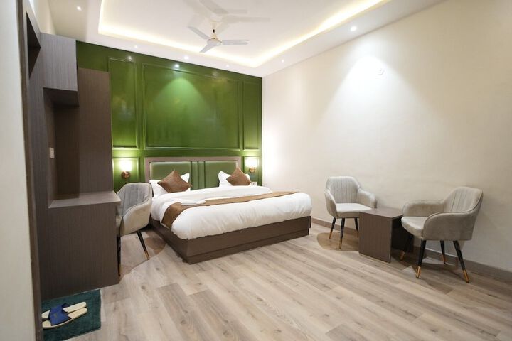 Room 7 of 28
