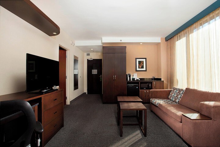Room 10 of 35