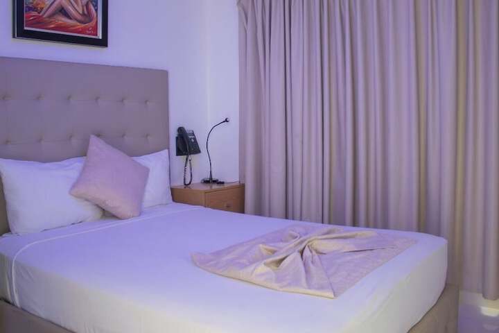 Room 4 of 16