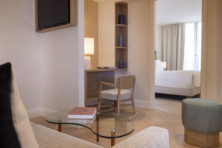 Room 43 of 91