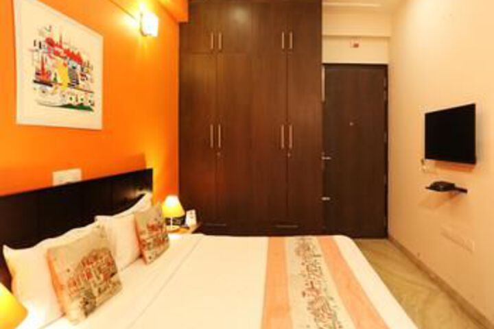 Room 9 of 30