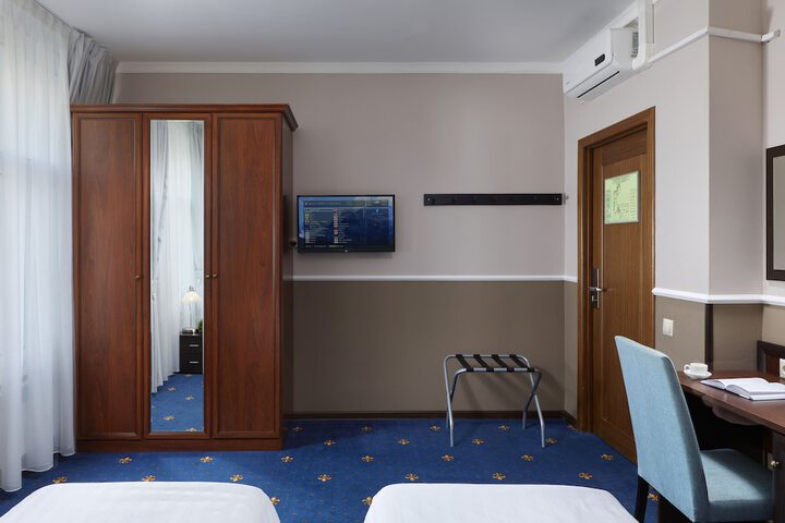 Room 9 of 48