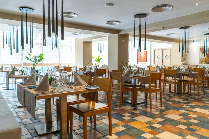 Dining 56 of 121