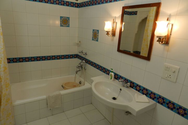 Room 85 of 183