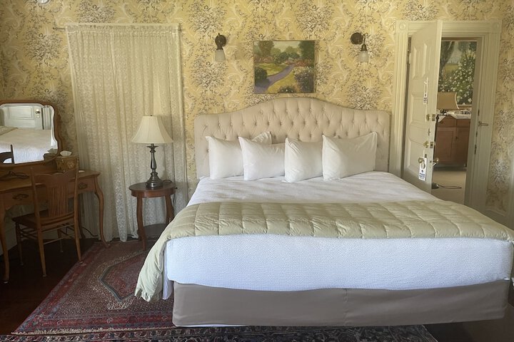 Room 47 of 100