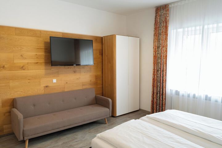 Room 11 of 20