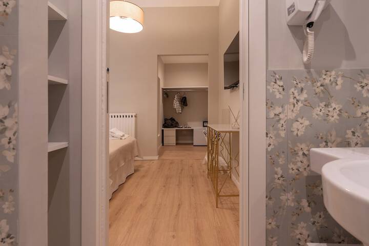 Room 16 of 25