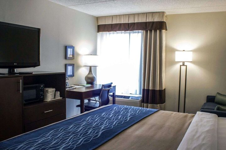 1 King Bed (1 of 15)