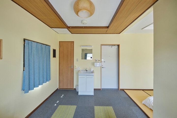 Room 16 of 80