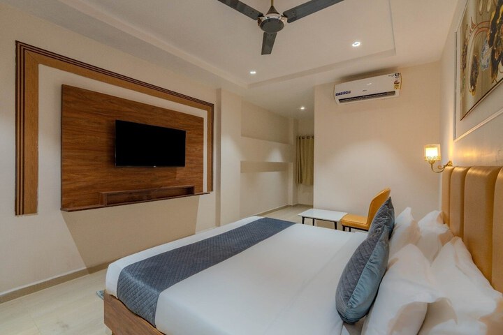 Room 8 of 35