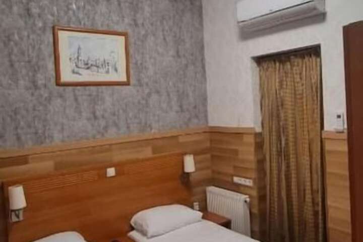 Room 27 of 50