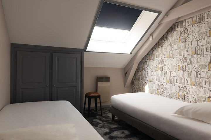 Room 9 of 36