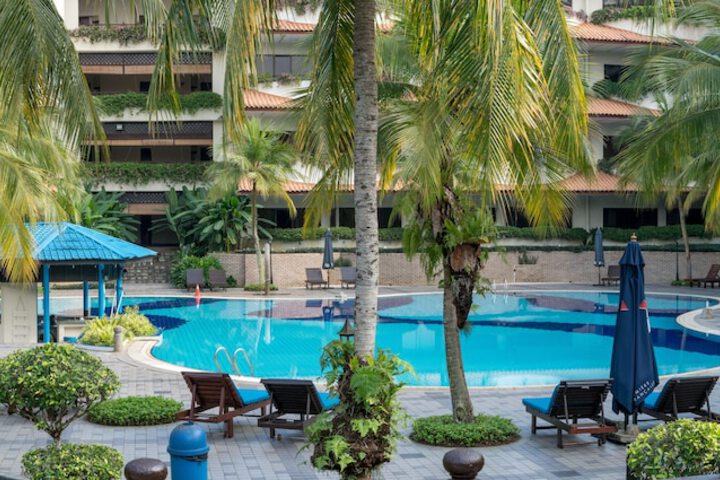 Pool 33 of 66
