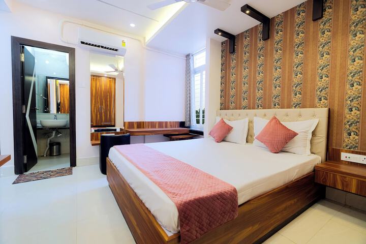 Room 5 of 37