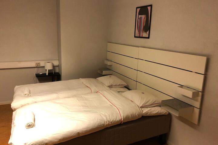 Room 10 of 26